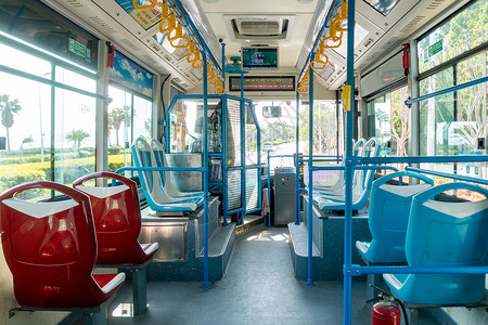 公交车体无人的公交车内景背景