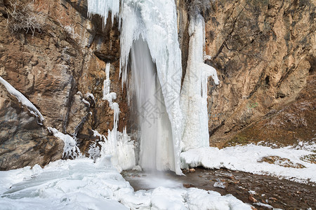 吉尔吉斯斯坦冰雪瀑布自然风光高清图片