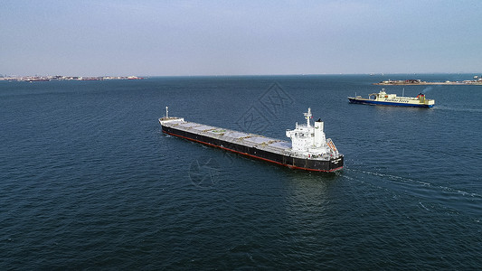 轮船运输远洋货轮驶向港口码头背景