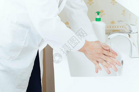 正确洗手流水冲洗图片