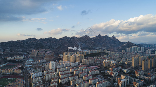 洋房夜景蓝天白云与城市背景