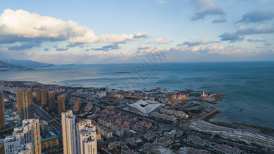 青岛海景房蓝天白云与城市背景