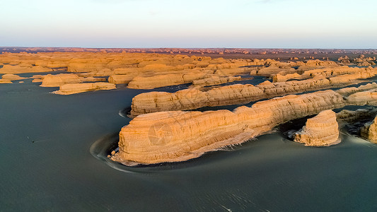 西海战舰青海雅丹魔鬼城背景