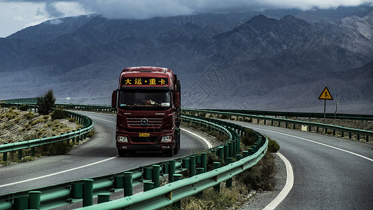 一望无际的路德令哈到敦煌道路背景