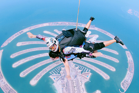 迪拜跳伞阿联酋棕榈岛高清图片
