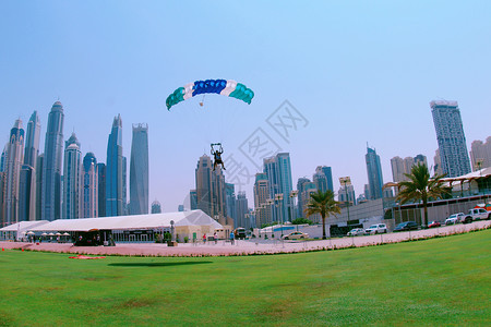 迪拜跳伞阿联酋朱美拉高清图片