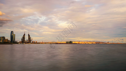 最大湖泊阿塞拜疆首都巴库里海夕阳背景