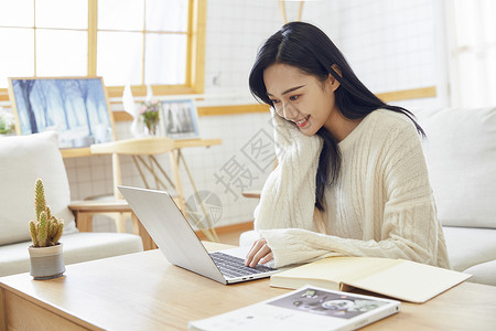 女生沙发年轻女性居家办公背景