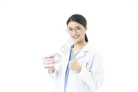 女性医生拿着假牙点赞背景图片