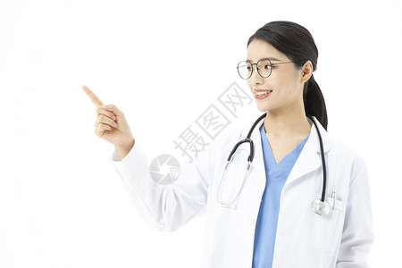 青年女性医生戴着听诊器图片