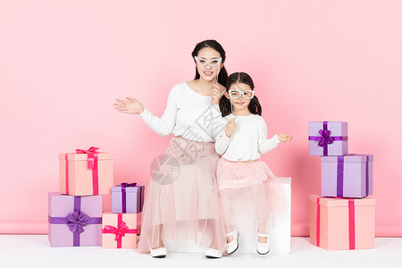 中国儿童慈善活动日母亲节母女购物过节日背景