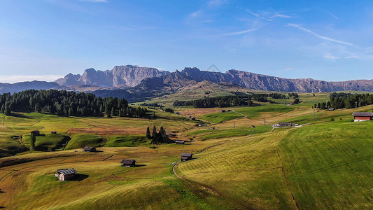 欧洲农场航拍意大利多洛米蒂山区苏西高原天然牧场背景