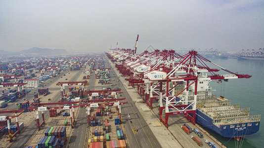 山东港口集团青岛港自动化码头背景