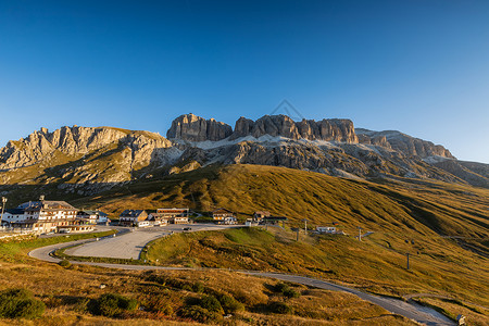 加乌拉山口阿尔卑斯山区加尔代纳山口日出风光背景