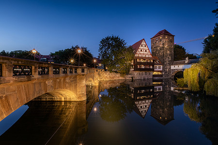 德国纽伦堡老城夜景图片
