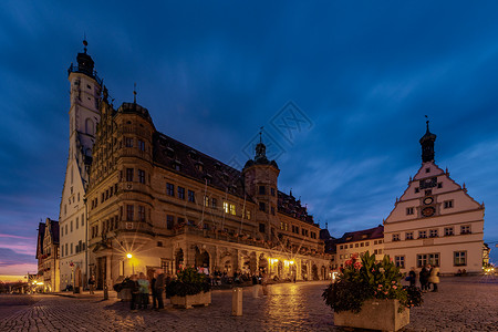 德国名城罗腾堡市政厅夜景高清图片