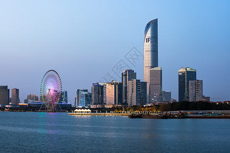 苏州地标苏州金鸡湖五光十色的建筑夜景背景