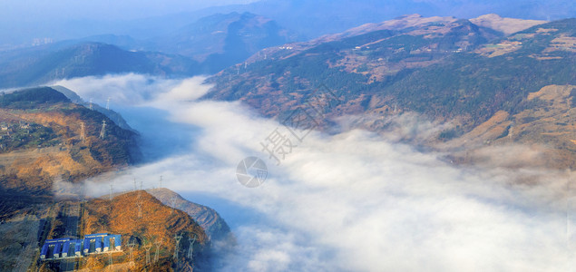 雾霾天人间仙境雾景背景