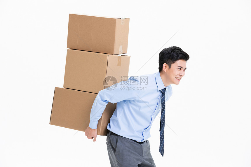 背着纸盒打包箱的商务男性图片