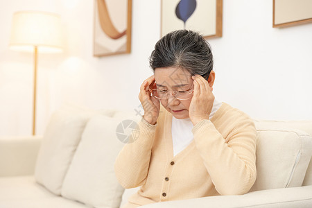 老奶奶头部疼痛高清图片