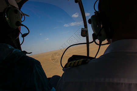 直升机观光旅游机长背影高清图片