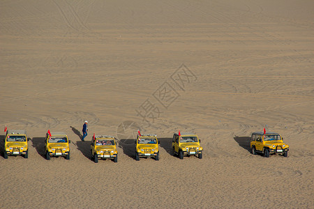 旅行车队沙漠汽车车队背景