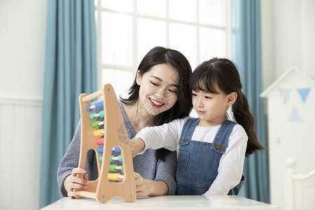 儿童数学教育妈妈教女儿珠算数学背景