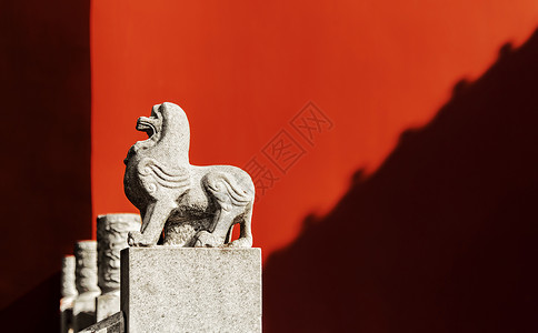 南京栖霞寺南京栖霞山栖霞寺红墙与石狮背景