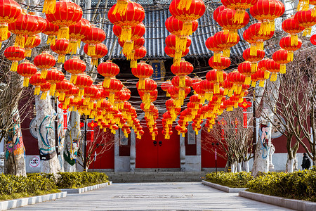 南京栖霞山栖霞寺新年喜庆红灯笼背景图片