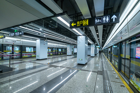 疫情空城疫情期间的上海地铁背景