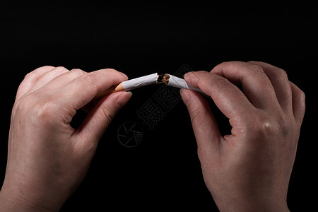 二手烟伤害世界无烟日双手掰断香烟戒烟背景
