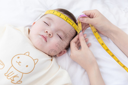 人物挡头素材测量婴儿头围背景