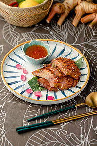 泰国菜烤猪颈肉高清图片
