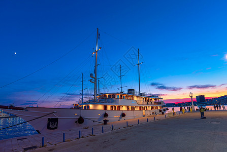 帆船夕阳素材夜色中的海湾游轮背景