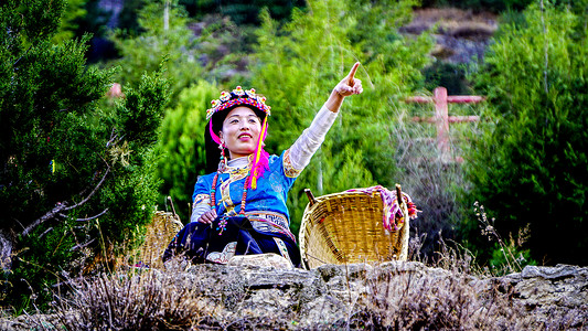 藏族人物素材川西甲居藏寨少数民族妇女背景