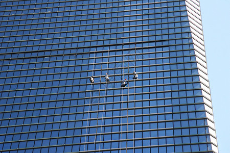 玻璃风51劳动节背景摩天大厦保洁蜘蛛人背景