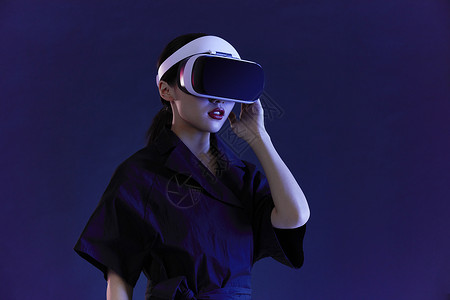 时尚科技背景年轻女性VR眼镜科技背景