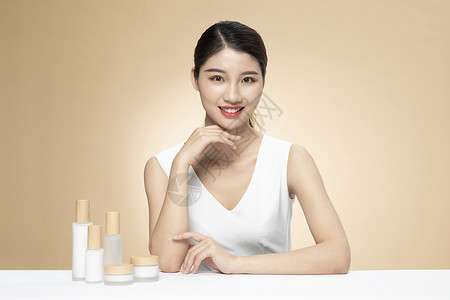 护肤美白套装女性护肤品套装产品展示背景