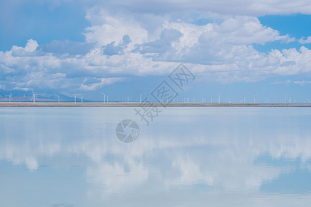 电卡茶卡盐湖风力发电厂背景