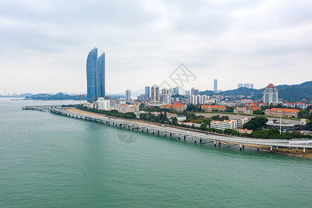 厦门演武大桥与双子塔背景图片