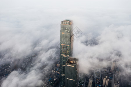 国建筑云雾下的长沙国金中心背景
