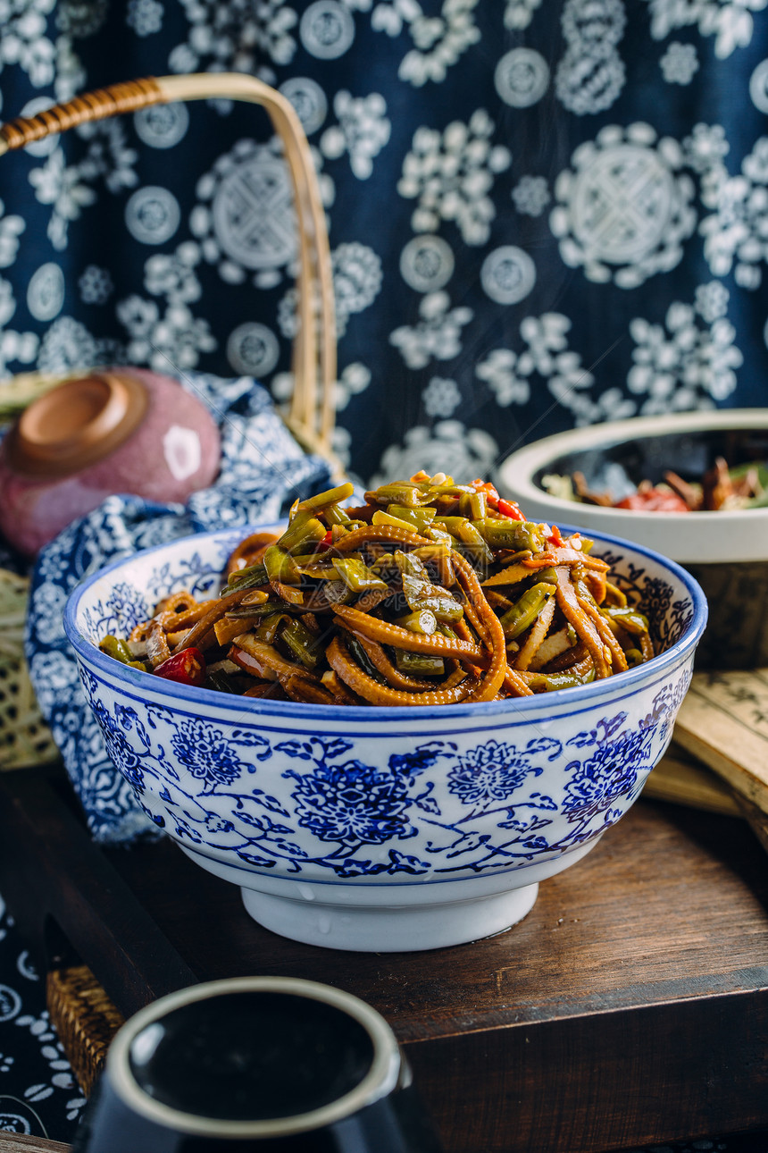 酸豆角爆炒豆腐丝美食摄影图片