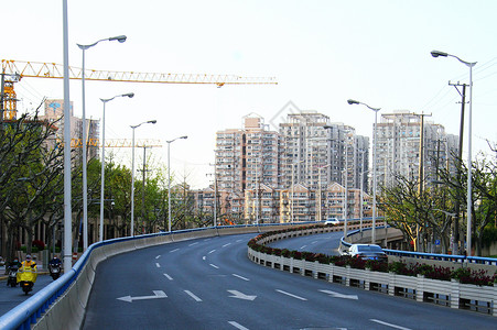 疫情期间上海空荡荡的城市道路背景图片