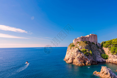 克罗斯巴赫大海与城堡背景