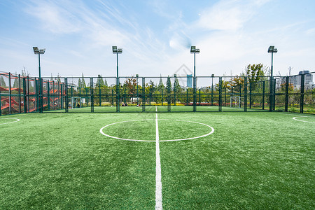 绿茵地奥林奇克公园内的足球场背景