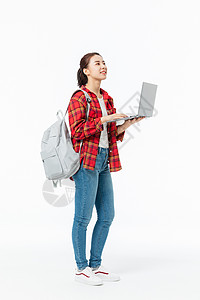 青年女性大学生笔记本电脑找工作图片