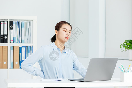 青年女性腰疼青年商务女性办公室工作劳累腰疼背景