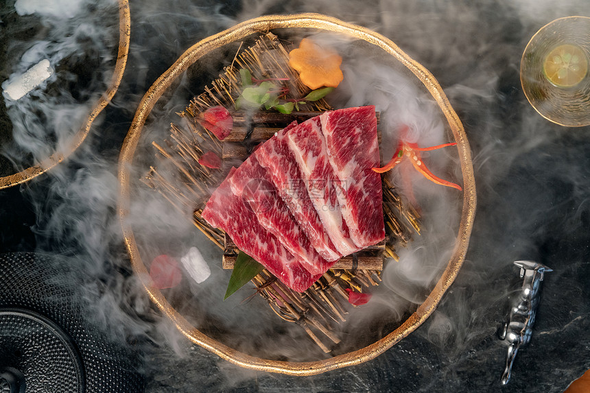 日本料理牛肉烤肉图片