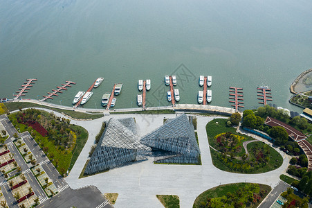 阳澄湖码头靠岸的船只高清图片