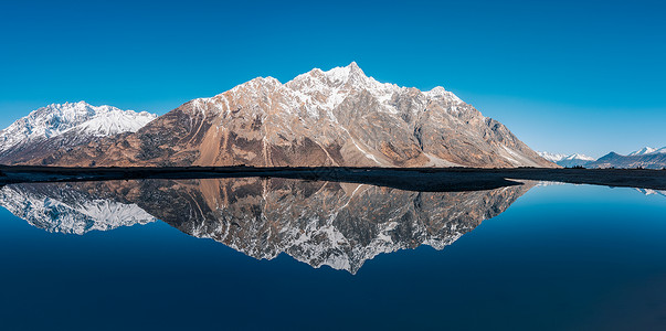 新疆美景背景图片